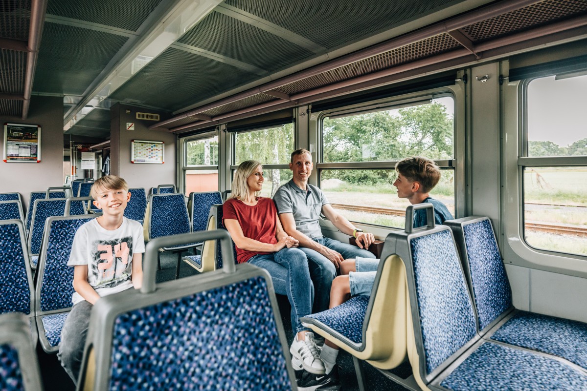 Moderner Triebwagen der Döllnitzbahn &copy; Philipp Herfort Photography