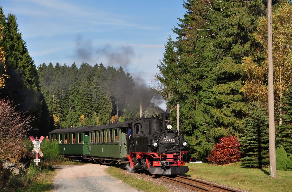 In der reizvollen Landschaft des Westerzgebirges sind die Züge der Museumsbahn Schönheide von Schönheide nach Stützengrün unterwegs. &copy; Archiv Museumsbahn Schönheide e.V. - Mario Poller